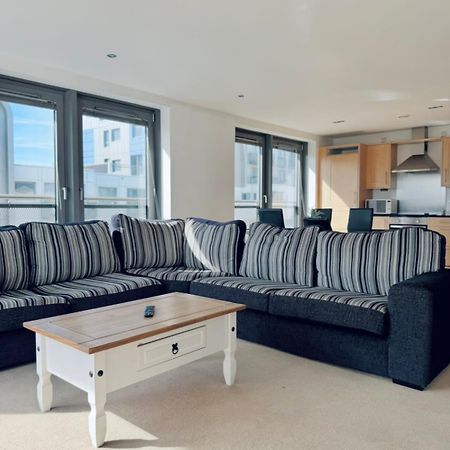Modern Two Bedroom Apartments 爱丁堡 外观 照片