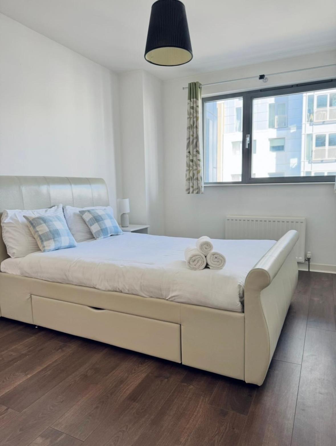 Modern Two Bedroom Apartments 爱丁堡 外观 照片