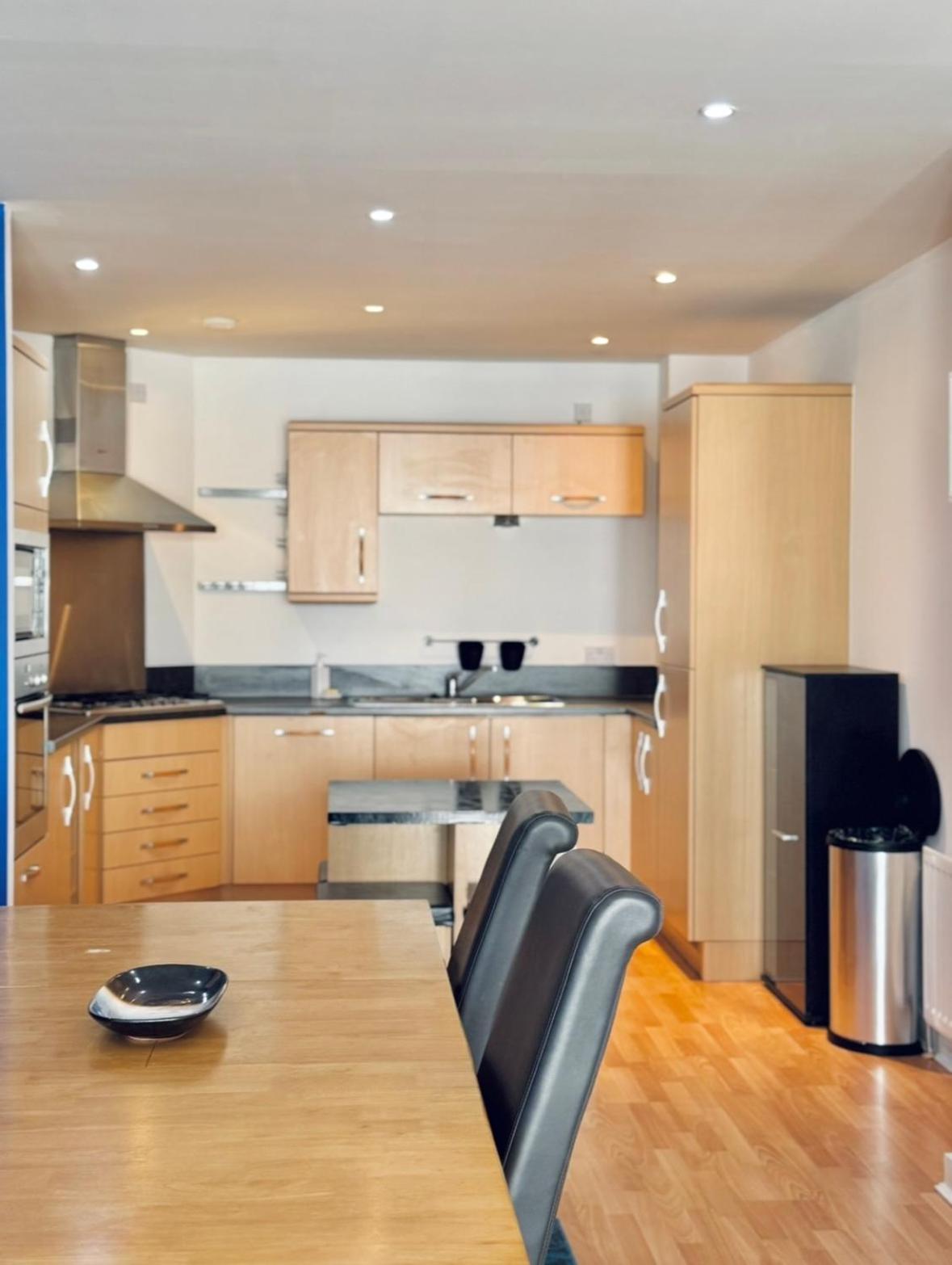Modern Two Bedroom Apartments 爱丁堡 外观 照片