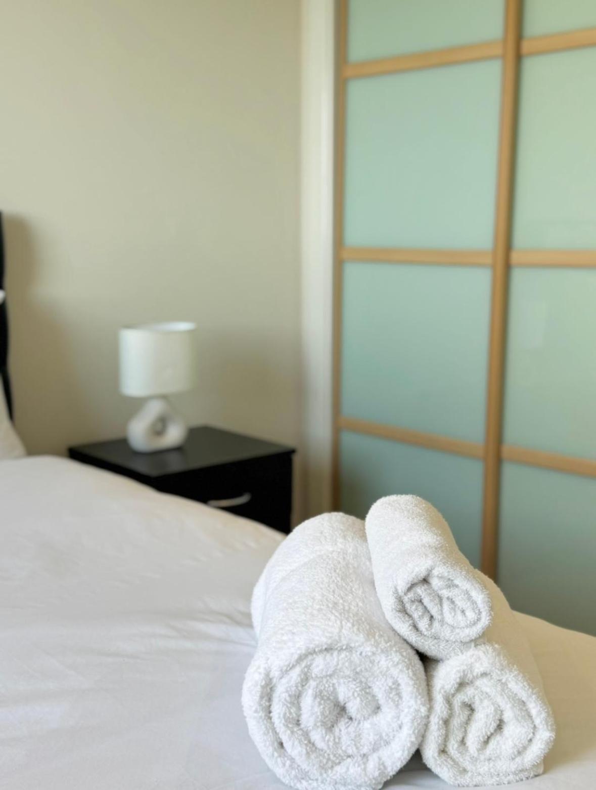 Modern Two Bedroom Apartments 爱丁堡 外观 照片