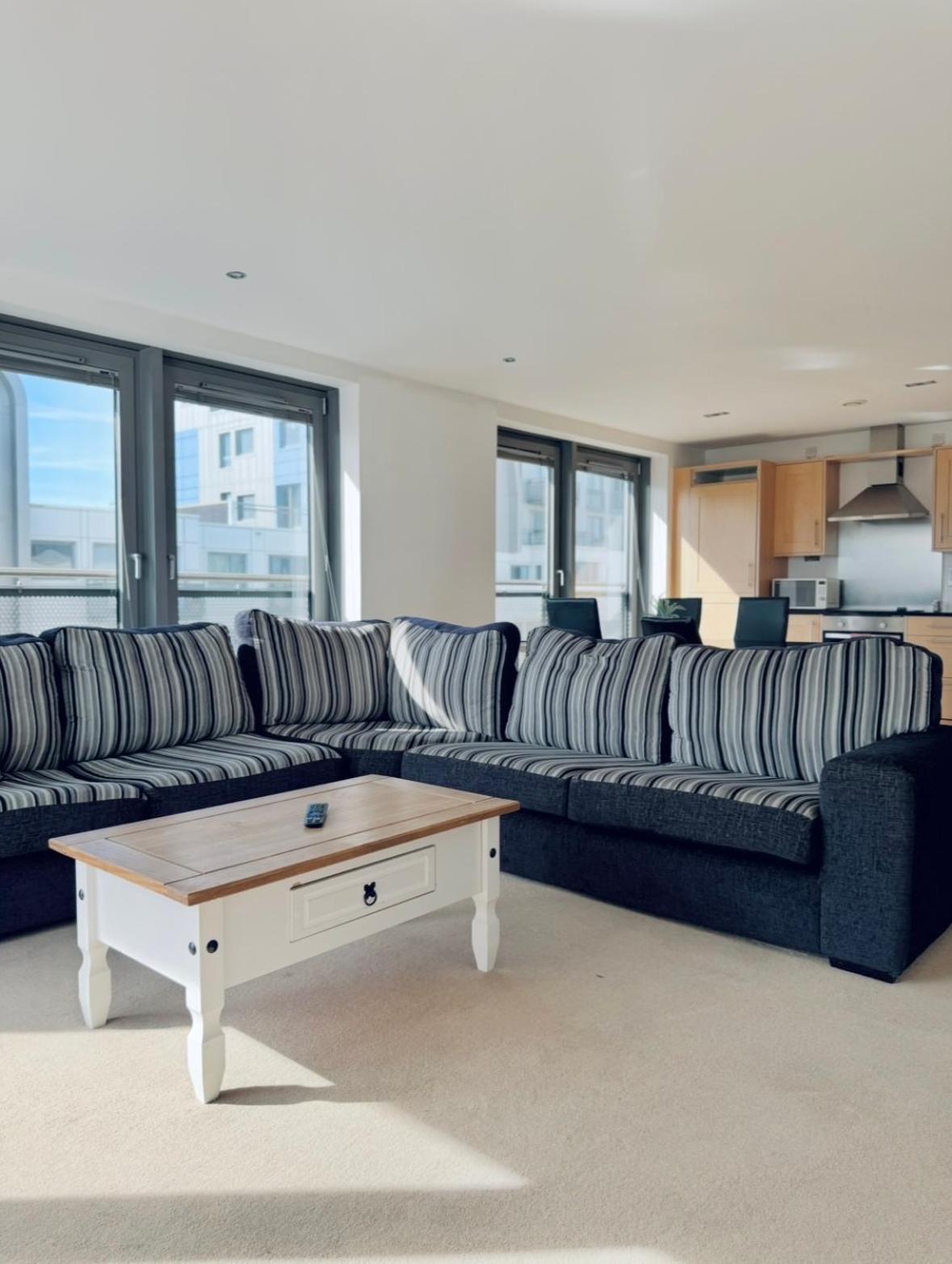 Modern Two Bedroom Apartments 爱丁堡 外观 照片