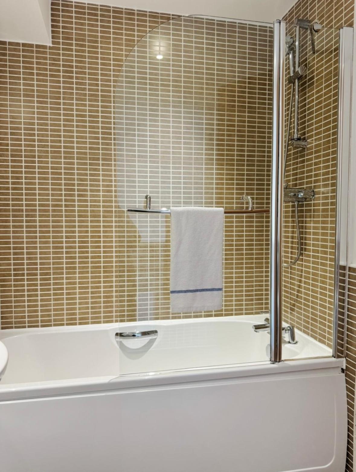 Modern Two Bedroom Apartments 爱丁堡 外观 照片