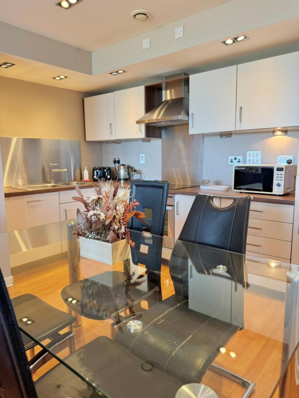 Modern Two Bedroom Apartments 爱丁堡 外观 照片