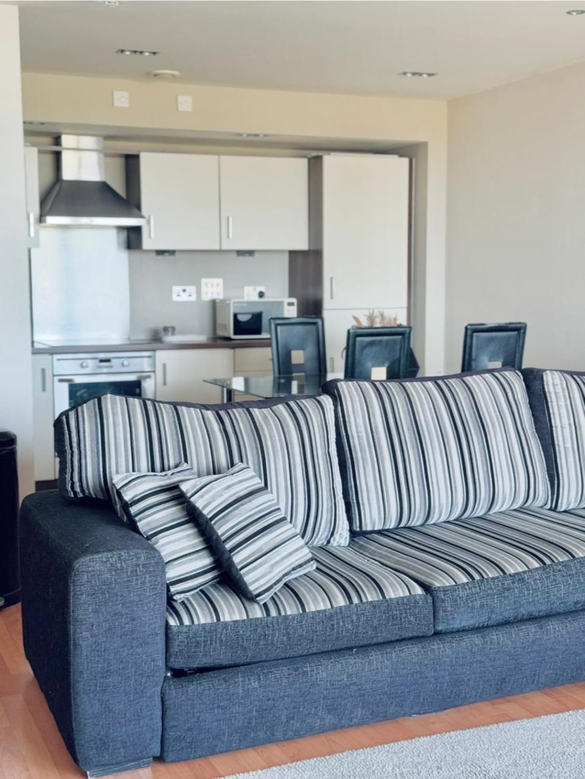 Modern Two Bedroom Apartments 爱丁堡 外观 照片