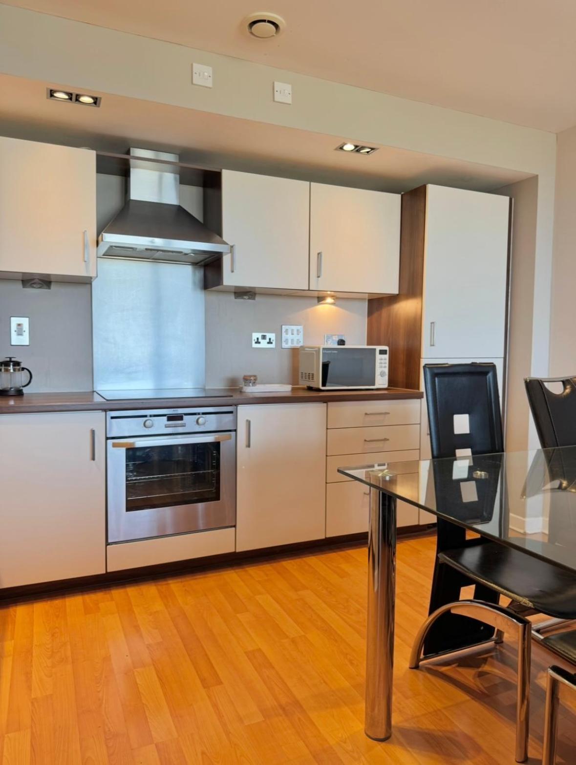 Modern Two Bedroom Apartments 爱丁堡 外观 照片