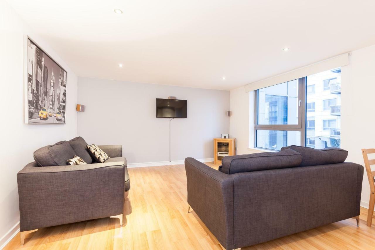 Modern Two Bedroom Apartments 爱丁堡 外观 照片