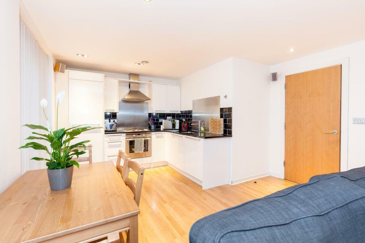 Modern Two Bedroom Apartments 爱丁堡 外观 照片